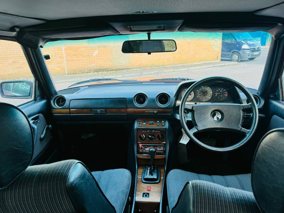 Image 6/10 de Mercedes-Benz 230 TE (1984)