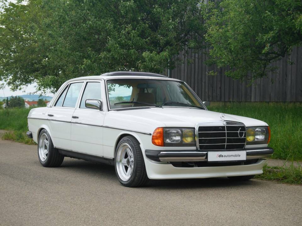 Immagine 49/50 di Mercedes-Benz 230 E (1900)