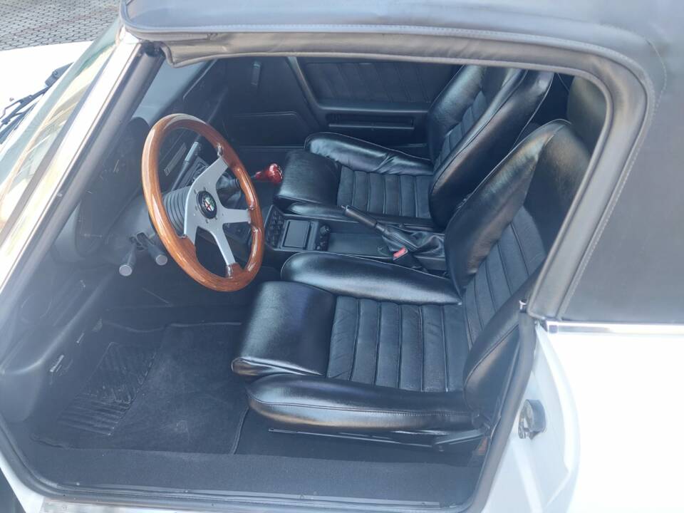Image 24/27 of Alfa Romeo 2.0 Spider (1991)