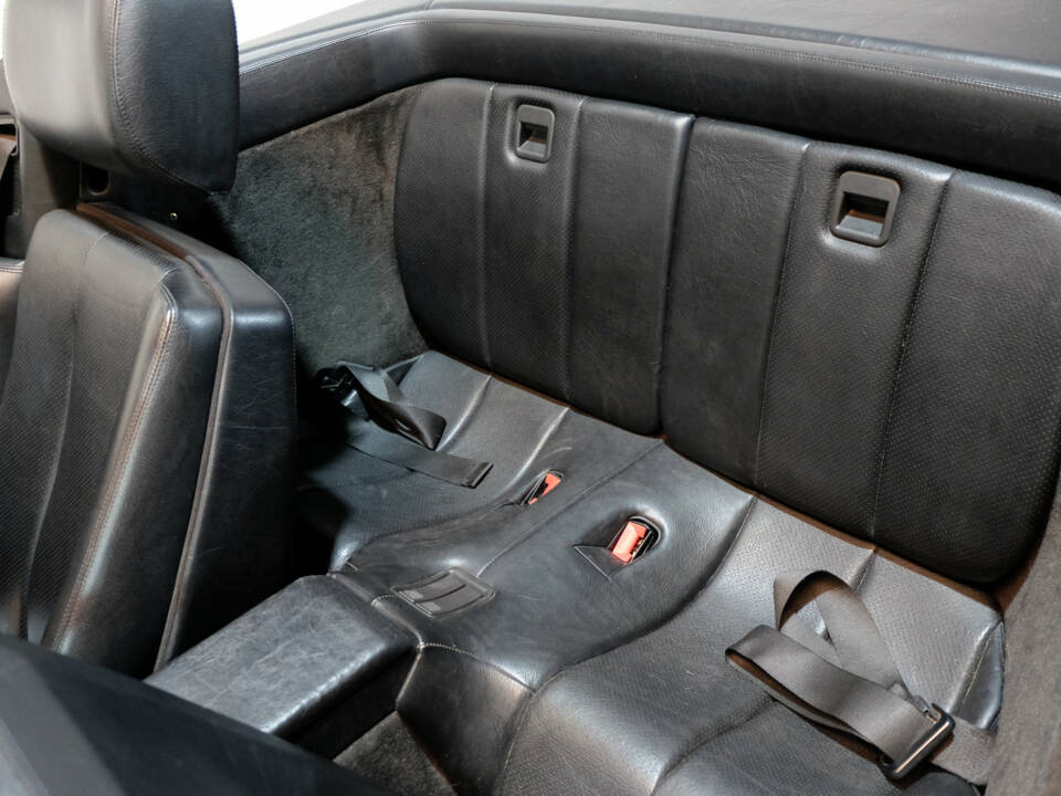 Afbeelding 17/38 van Mercedes-Benz 300 SL (1990)