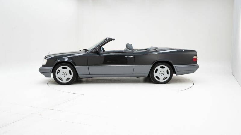 Bild 8/15 von Mercedes-Benz E 220 (1994)