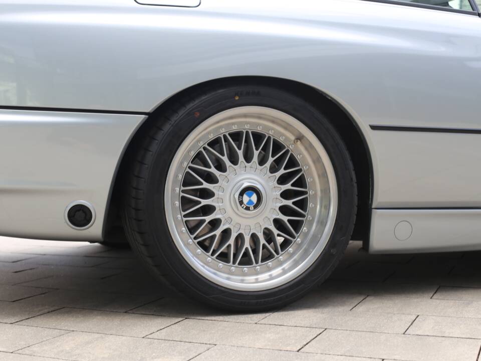 Afbeelding 27/33 van BMW 840i (1994)