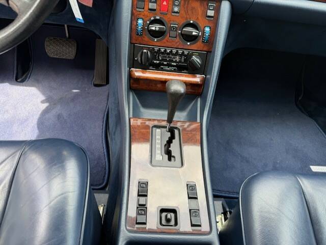 Afbeelding 15/27 van Mercedes-Benz 380 SEC (1984)