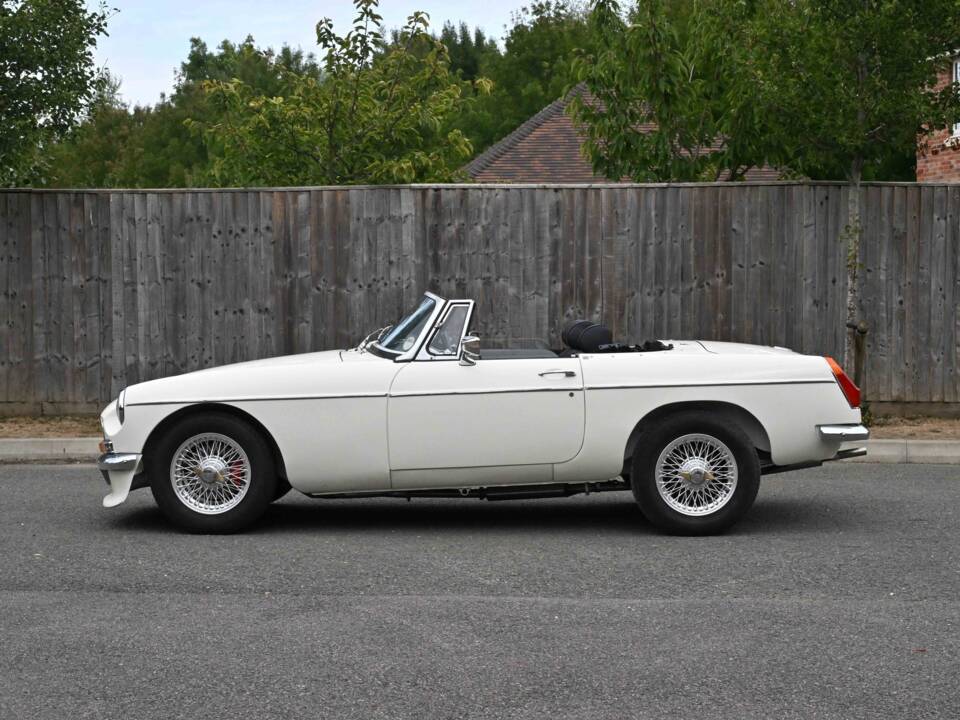 Image 2/50 of MG MGB (1972)