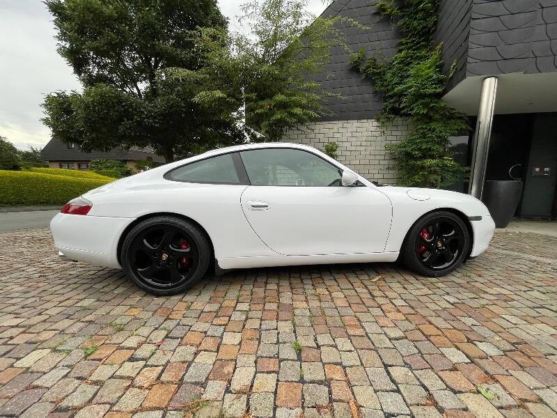 Bild 10/17 von Porsche 911 Carrera 4 (1999)