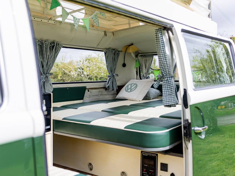 Image 9/50 of Volkswagen T2 Brasil Camper (1972)