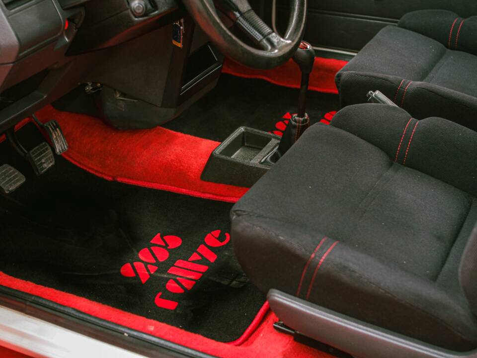 Imagen 22/47 de Peugeot 205 Rallye 1.3 (1989)