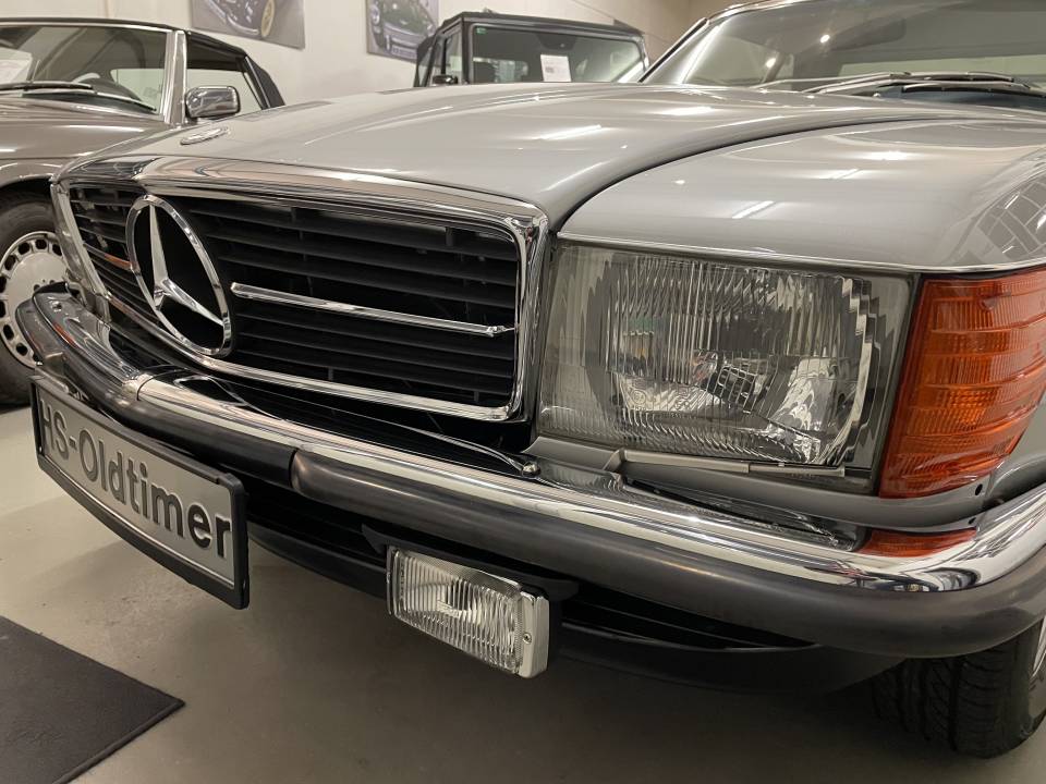 Image 24/48 de Mercedes-Benz 500 SL (1982)
