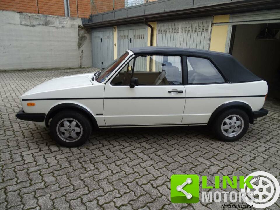 Image 2/10 of Volkswagen Golf Mk I Convertible 1.1 (1982)