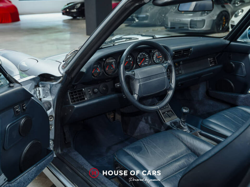 Image 17/25 of Porsche 911 Carrera 2 (1993)