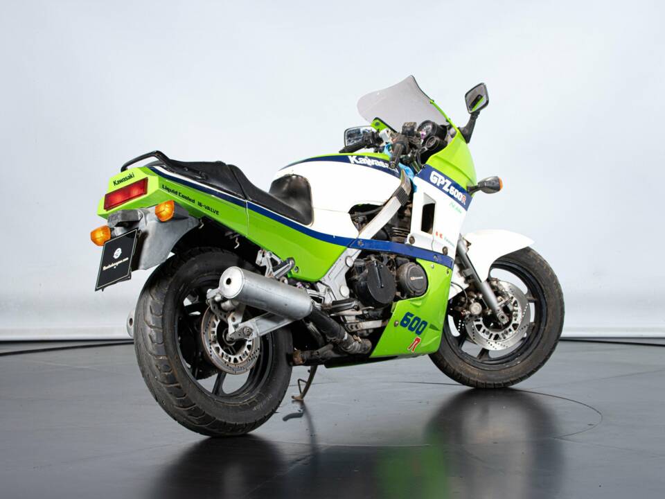 Image 6/36 of Kawasaki GPZ 600 R (1985)