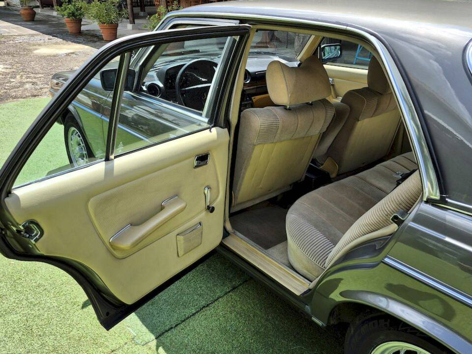 Image 38/71 of Mercedes-Benz 240 D (1980)