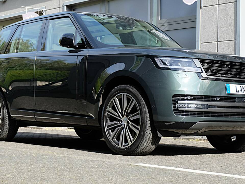 Image 57/61 of Land Rover Range Rover D350 (2025)