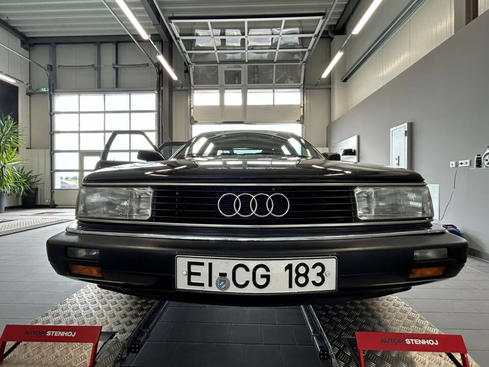 Immagine 2/44 di Audi 200 - 2.2 20V Turbo quattro (1990)
