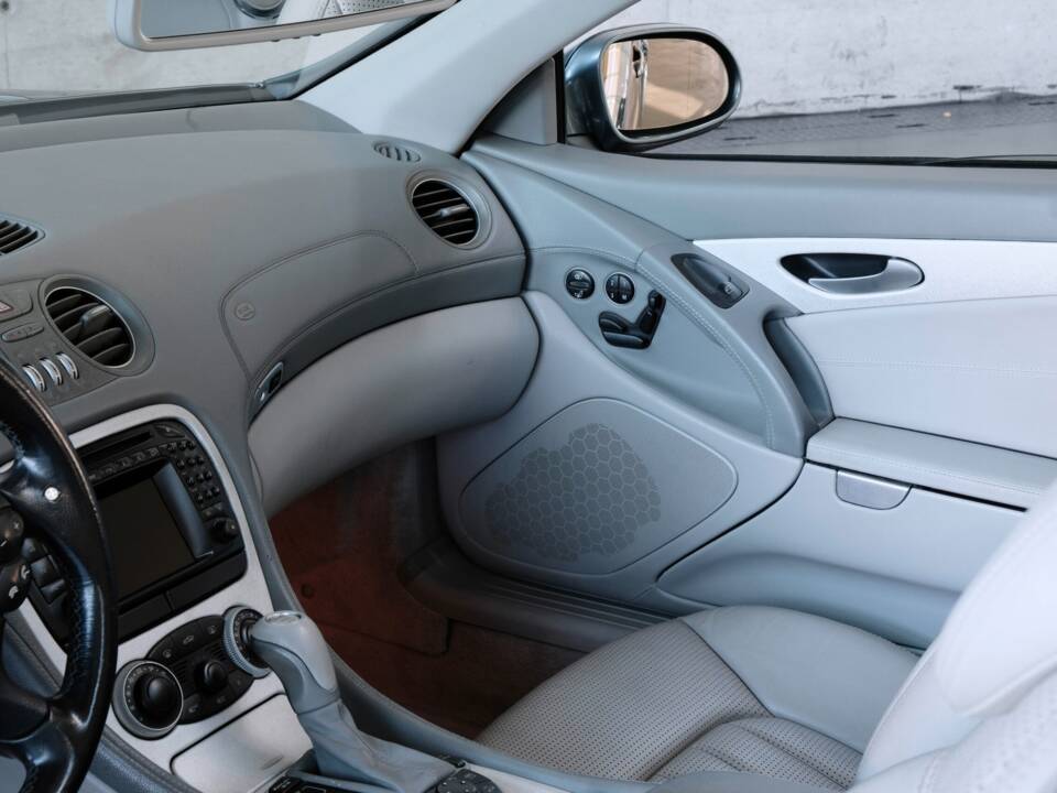 Bild 17/38 von Mercedes-Benz SL 55 AMG (2002)