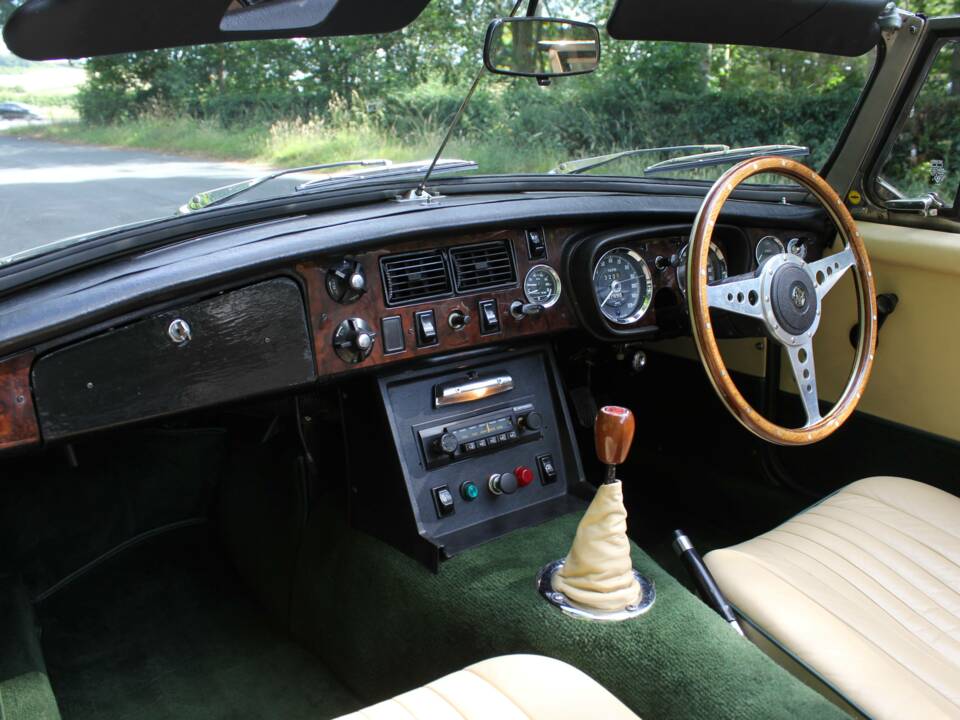 Bild 11/16 von MG MGB (1972)