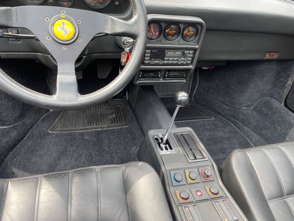Image 29/48 of Ferrari 328 GTS (1989)