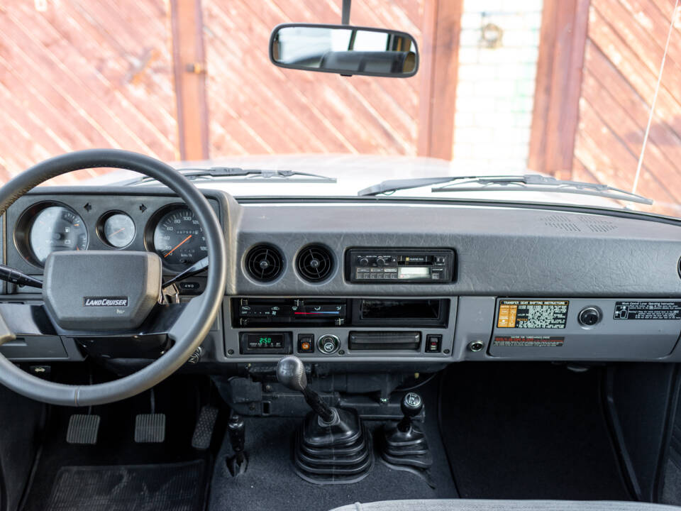 Image 86/100 of Toyota Land Cruiser HJ61 GX (1987)