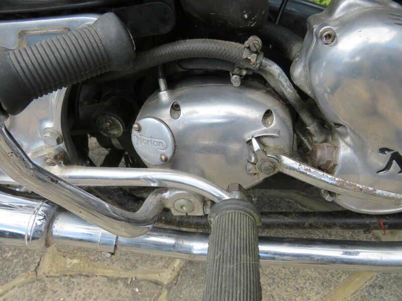 Image 32/47 of Norton Commando 850 Roadster (1974)
