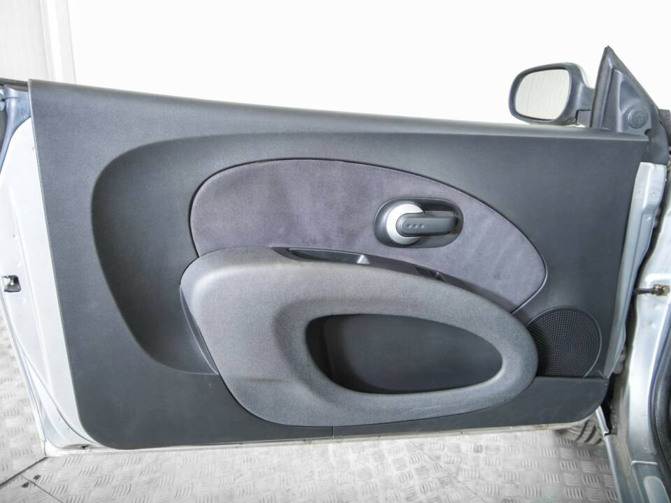 Image 30/47 of Nissan Micra C+C 1.6 (2008)