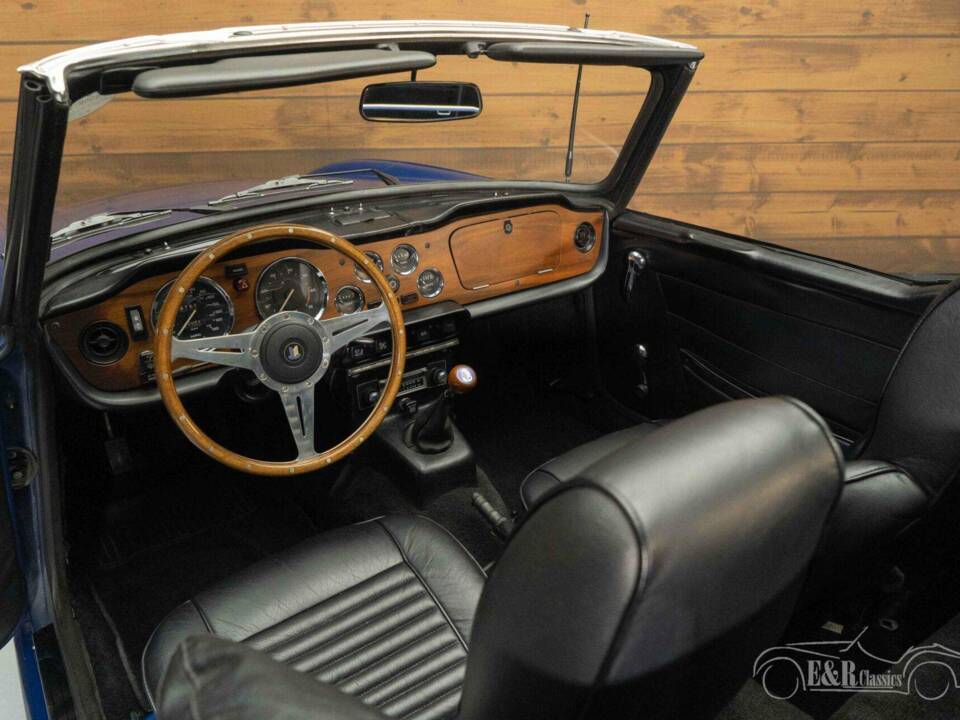Image 9/18 de Triumph TR 6 (1973)