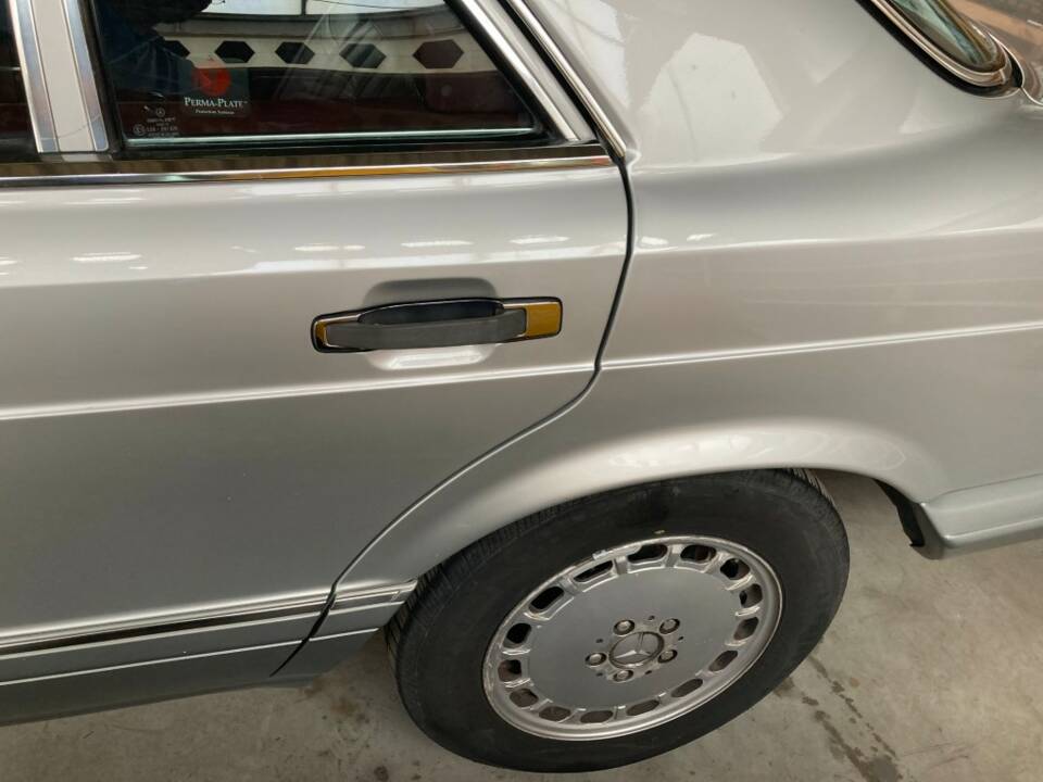 Afbeelding 12/38 van Mercedes-Benz 420 SEL (1986)