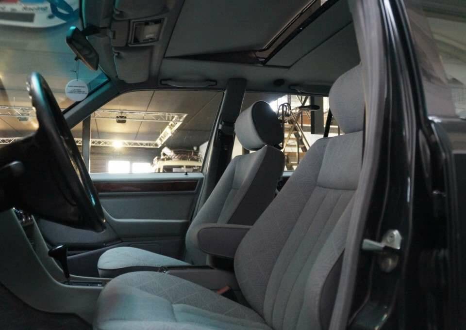 Bild 43/50 von Mercedes-Benz E 280 T (1994)