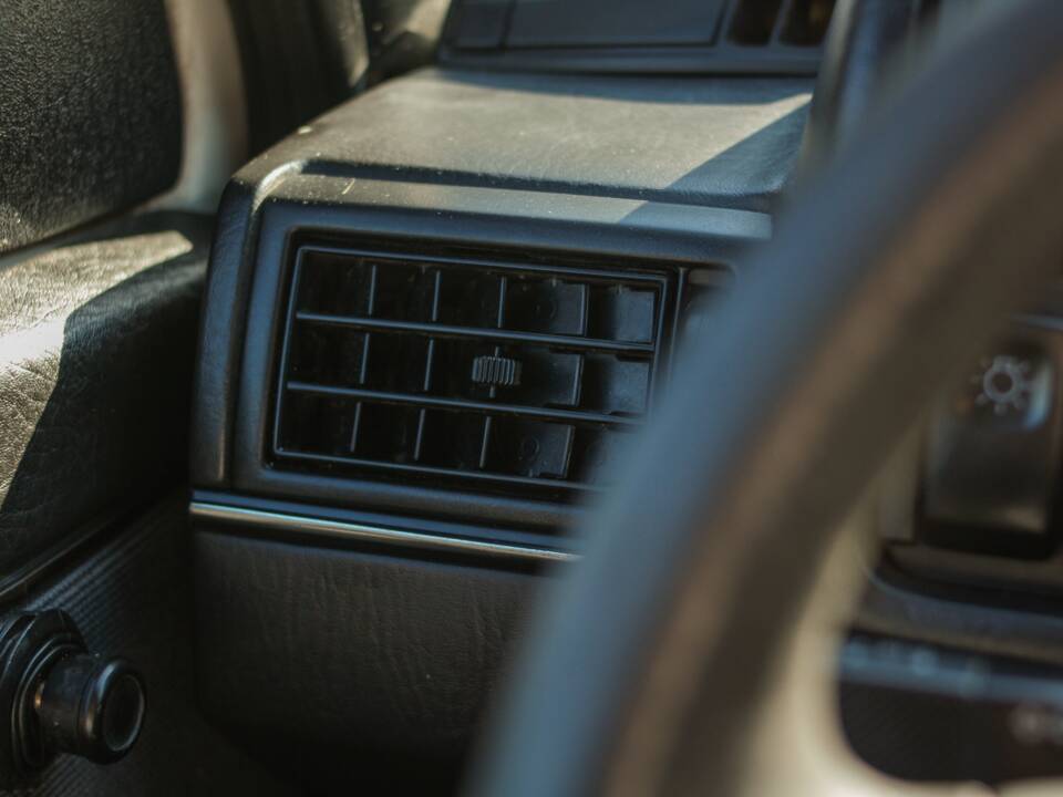 Bild 32/58 von Volkswagen Golf II GTi 1.8 (1988)