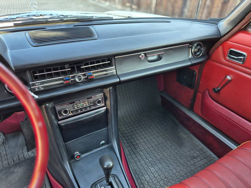 Bild 8/19 von Mercedes-Benz 240 D (1975)