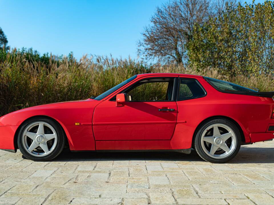 Image 5/50 de Porsche 944 Turbo S (1988)