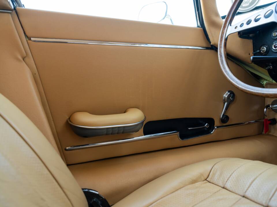 Image 47/78 de Jaguar E-Type (1969)