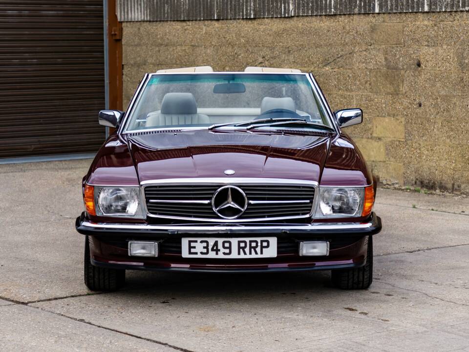 Immagine 6/21 di Mercedes-Benz 560 SL (1988)