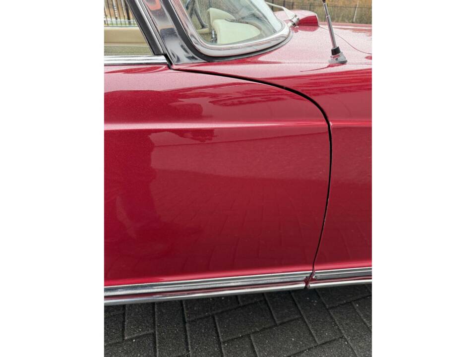 Image 24/50 of Mercedes-Benz 280 SL (1971)