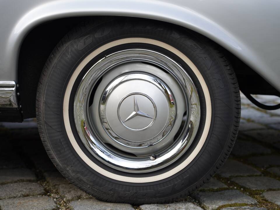Image 6/13 of Mercedes-Benz 220 SE b (1962)