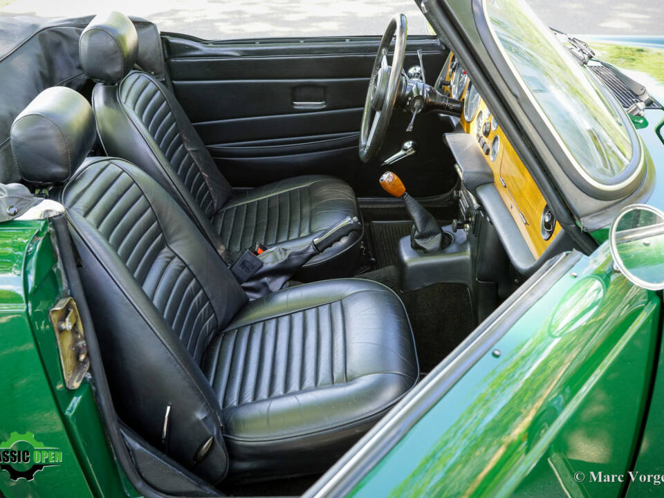 Image 13/52 of Triumph TR 6 (1973)