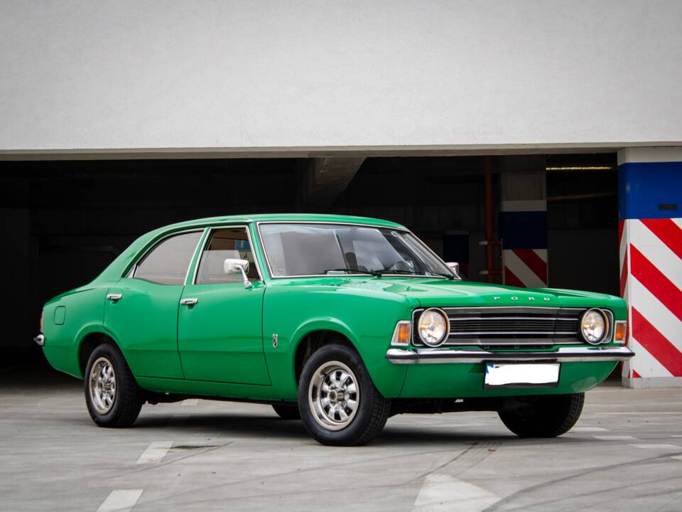 Image 2/14 de Ford Cortina 1600 (1975)