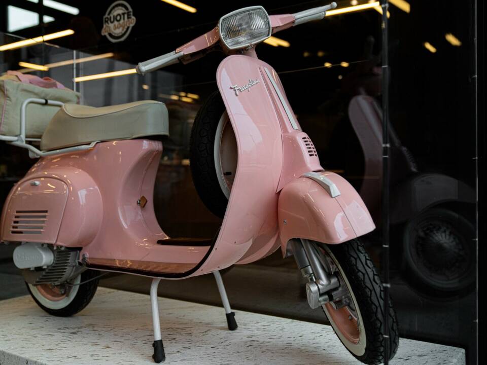 Image 2/31 of Piaggio Vespa 50 Special (1976)