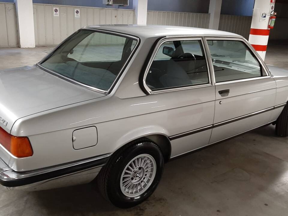 Image 6/22 of BMW 320/6 (1981)