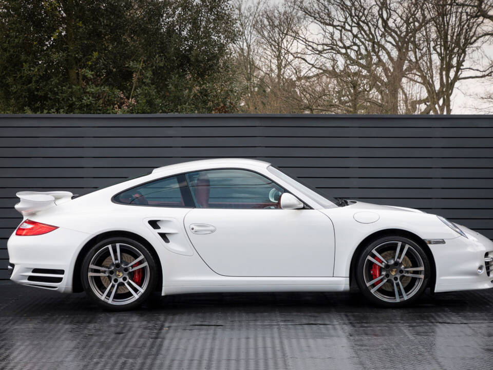 Image 5/27 of Porsche 911 Turbo (2010)