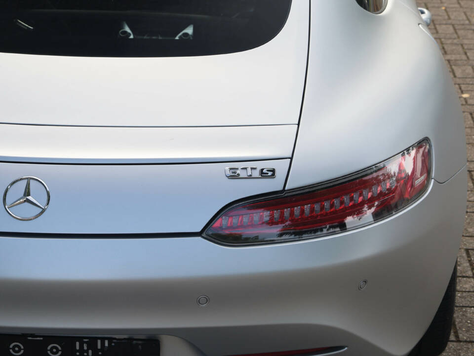 Image 14/56 of Mercedes-AMG GT-S (2017)