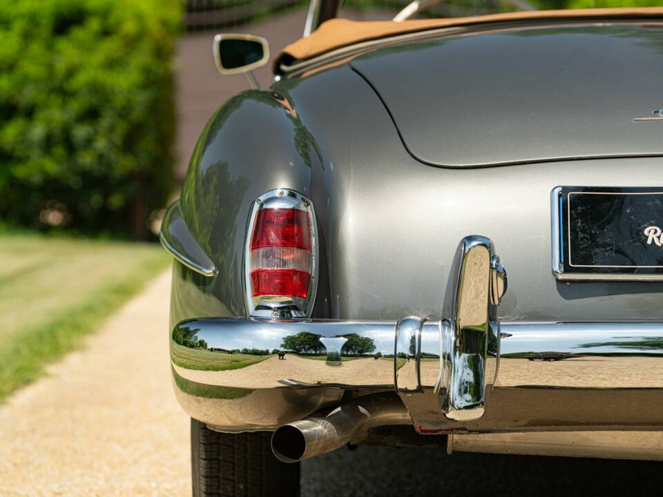Imagen 30/50 de Mercedes-Benz 190 SL (1962)