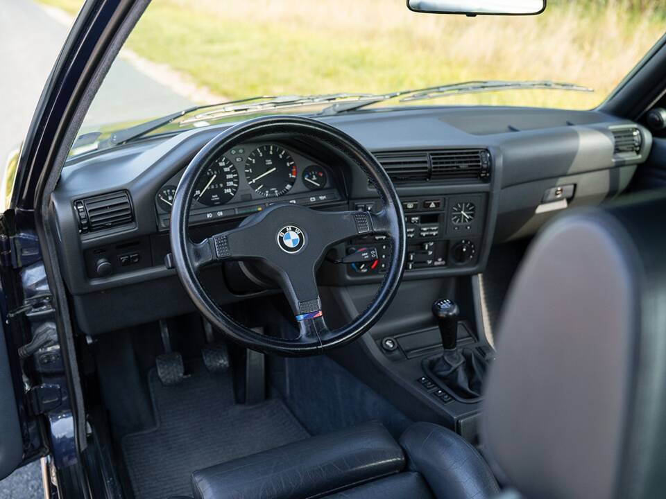 Immagine 20/35 di BMW 320i (1988)