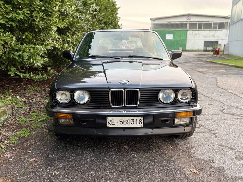 Image 2/12 of BMW 320i (1989)