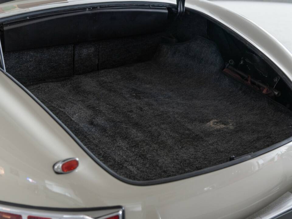 Image 46/50 of Mercedes-Benz 300 SL Roadster (1961)