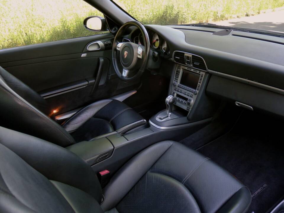 Image 19/33 of Porsche 911 Carrera S (2005)