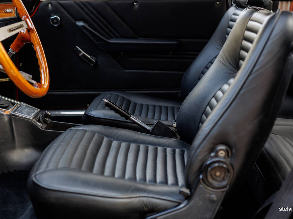 Image 32/43 of Alfa Romeo 2000 GT Veloce (1972)
