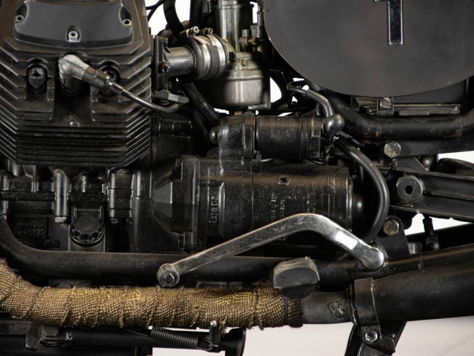 Image 14/50 of Moto Guzzi V 35 Imola II (1983)