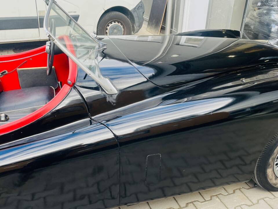 Image 7/7 of Jaguar XK 120 OTS (1954)