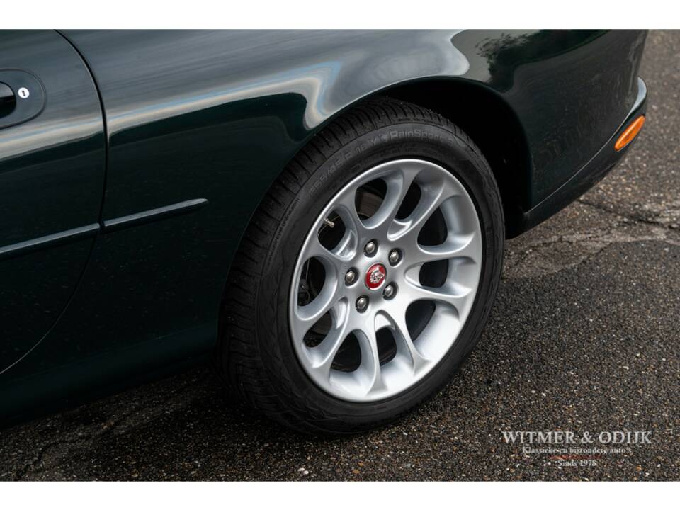 Bild 27/33 von Jaguar XKR (1999)