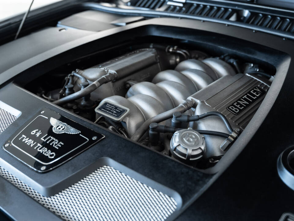Immagine 42/45 di Bentley Azure (2007)